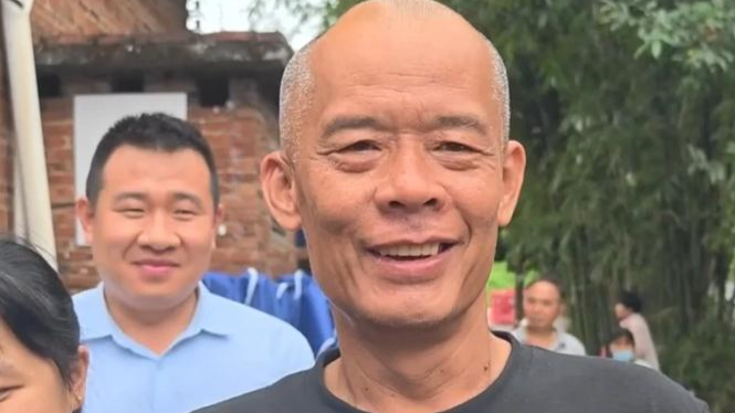 小熊电器追着莫氏鸡煲送电器