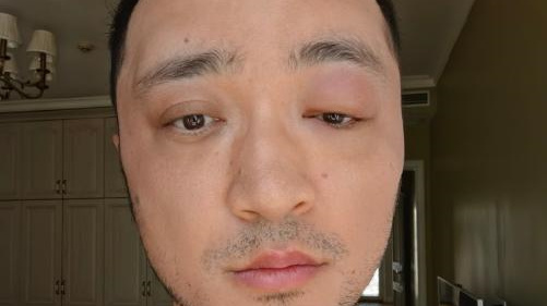 尼格买提晒照片并配文“别染发”，网友称差点认出不来