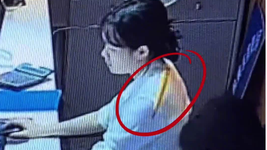 女子拆快递误甩美工刀打到同事脖颈