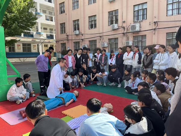 平顶山市宝丰县妇幼保健院急救培训走进校园