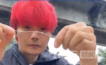 李荣浩直播钓鱼手机滑入水中