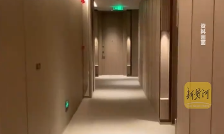 女子和朋友住酒店遭陌生男刷卡进门，酒店：已致歉并全额退款