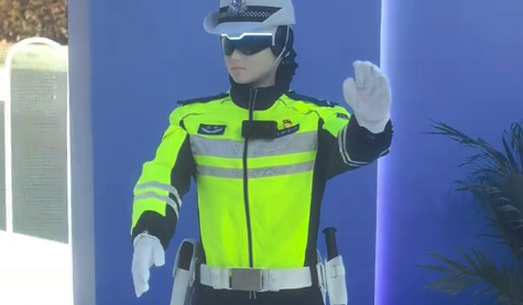 “苏超”同款！常州交警机器人亮相，可站岗可巡检可劝导