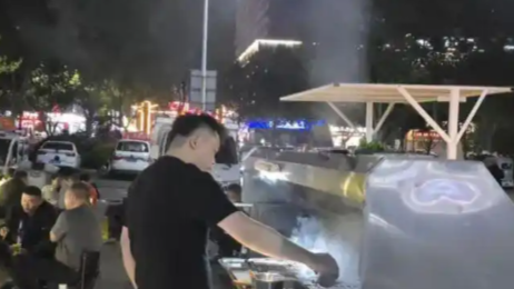 烧烤摊主突然停业10天：去救小宝宝