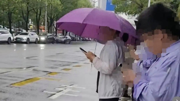 官方通报“女子劝阻男子吸烟引争执”
