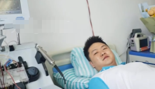烧烤摊老板救白血病患儿捐造血干细胞，停业再开张小店挤爆了