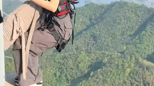 旅游从业者提醒避坑景区极限项目：专业的人干专业的事儿