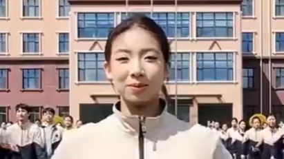 哈尔滨“校服版裁判舞”走红，网友：建议学校课间操就换这个
