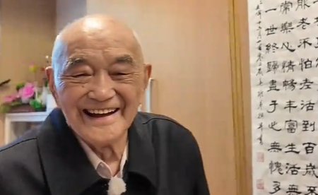 103岁爷爷回应身体依旧健康硬朗