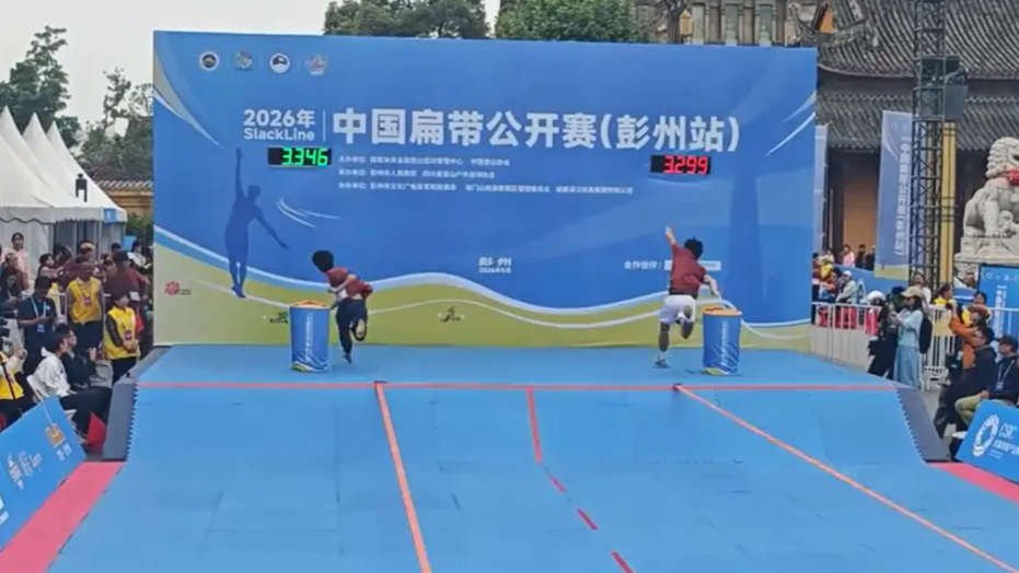 “光脚不怕穿鞋的”具象化了！中国扁带公开赛“赤脚大神”夺冠