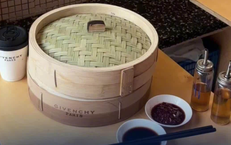 纪梵希早餐菜单公布，油条3元豆浆8元