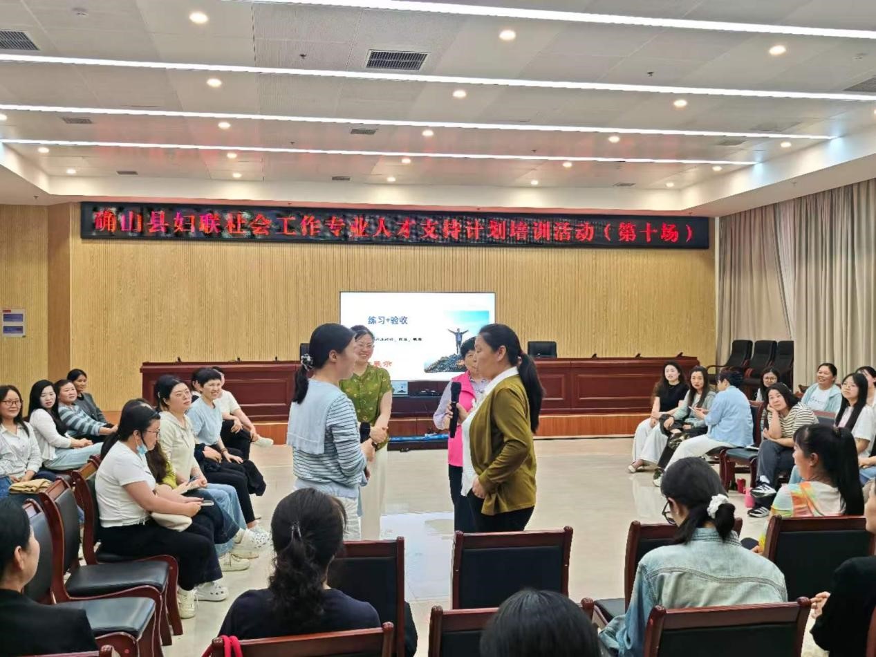 确山：架起连心桥 赋她真能量