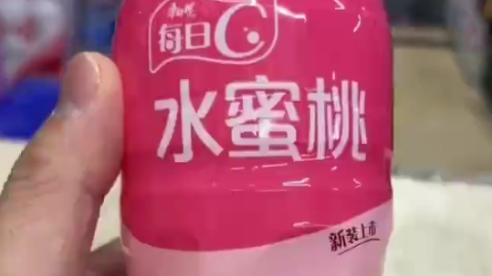 1瓶康师傅水蜜桃仅含0.01克水蜜桃汁，网友：又在玩文字游戏