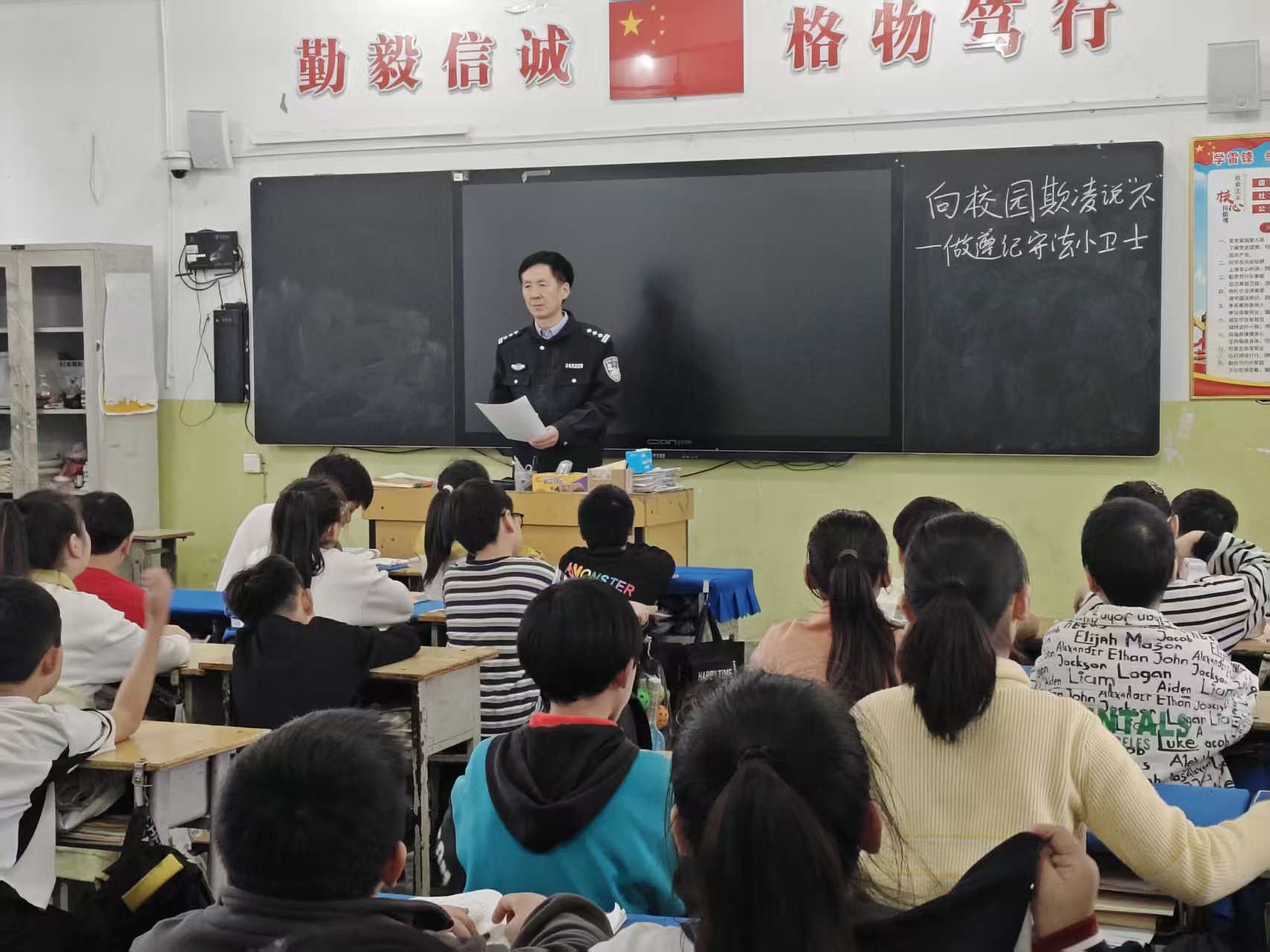 淇县桥盟派出所冯宪黎：深耕基层守初心 暖心警务护民安