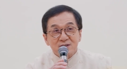 成龙求张杰以后别唱他的歌：因为你唱完以后，我就不敢唱了