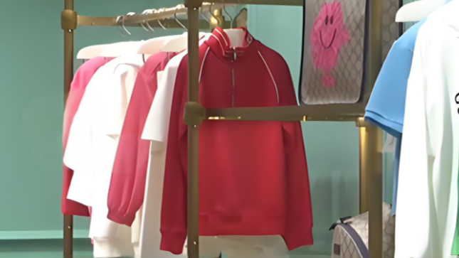 给5岁女儿买万元Gucci裙子发现打对折