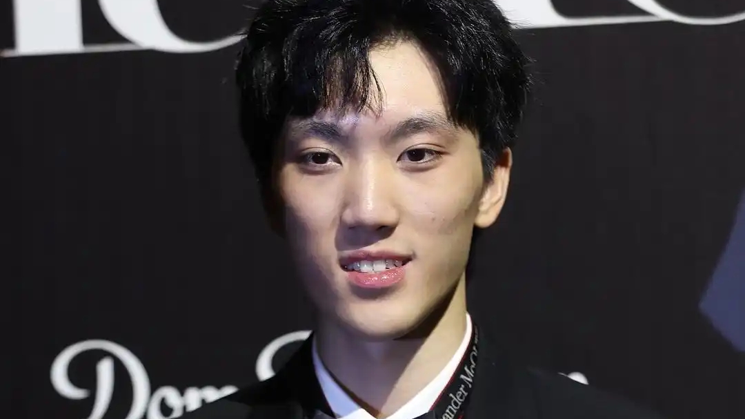 张艺谋25岁儿子导演电影《再来一次》官宣