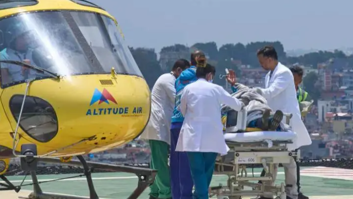 52岁向导珠峰“死亡地带” 失联六天后获救，家人已为其办后事