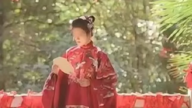 摄影师开黄腔被女子制止后P图报复