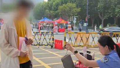 考生刚办完临时身份证又忘拿准考证