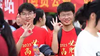 今年不用再帮“李华”写信了，考生畅想自己的大学生活