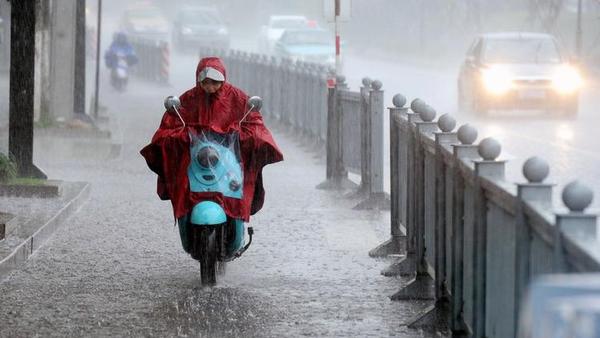 破纪录！南方多地强降雨 雨水为何这么强还将持续多久？