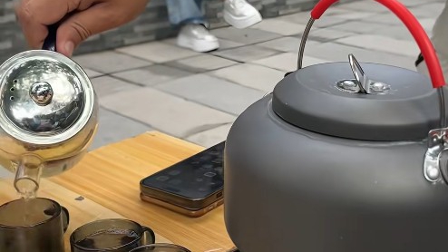 家长围炉煮茶“松弛”送考：我放松，孩子也放松