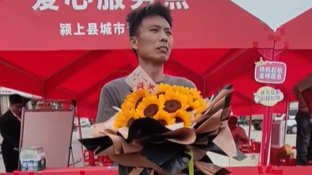 父亲插完秧赶到考场，一身泥水接闺女！深沉的父爱让人动容