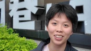 重庆女生自信发言：英语so easy