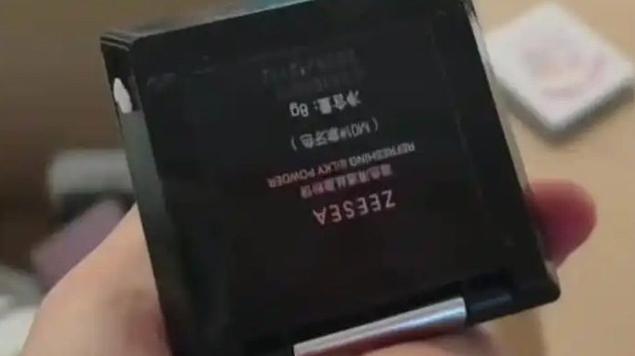 四川00后班主任返还高中三年暂扣物品，同学们既惊喜又难为情