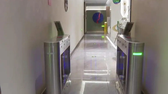 女子浴场洗澡遭陌生男子闯入看光 浴场回应：已赔偿7000元并和解