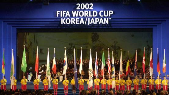 绿茵场外皆是八卦丨世界杯：一场价值4000亿美元的全球行为艺术