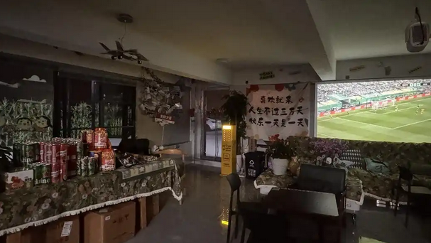 全网最孤独世界杯观赛点！店主邀约4000人看世界杯0人到店