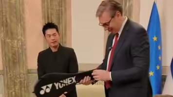 武契奇与林丹打羽毛球