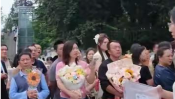 高考后消费潮，女生有感而发：你只是高考完，并不是家里发财了