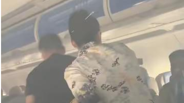 天津航空一航班机舱内出现烟雾 官方通报：旅客携带的充电宝冒烟，已平安落地