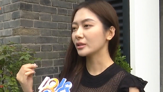 男友花9万买LV包疑似为展销品 女子要求退款遭拒