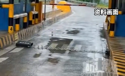 张雪评论高速收费站设置破胎器