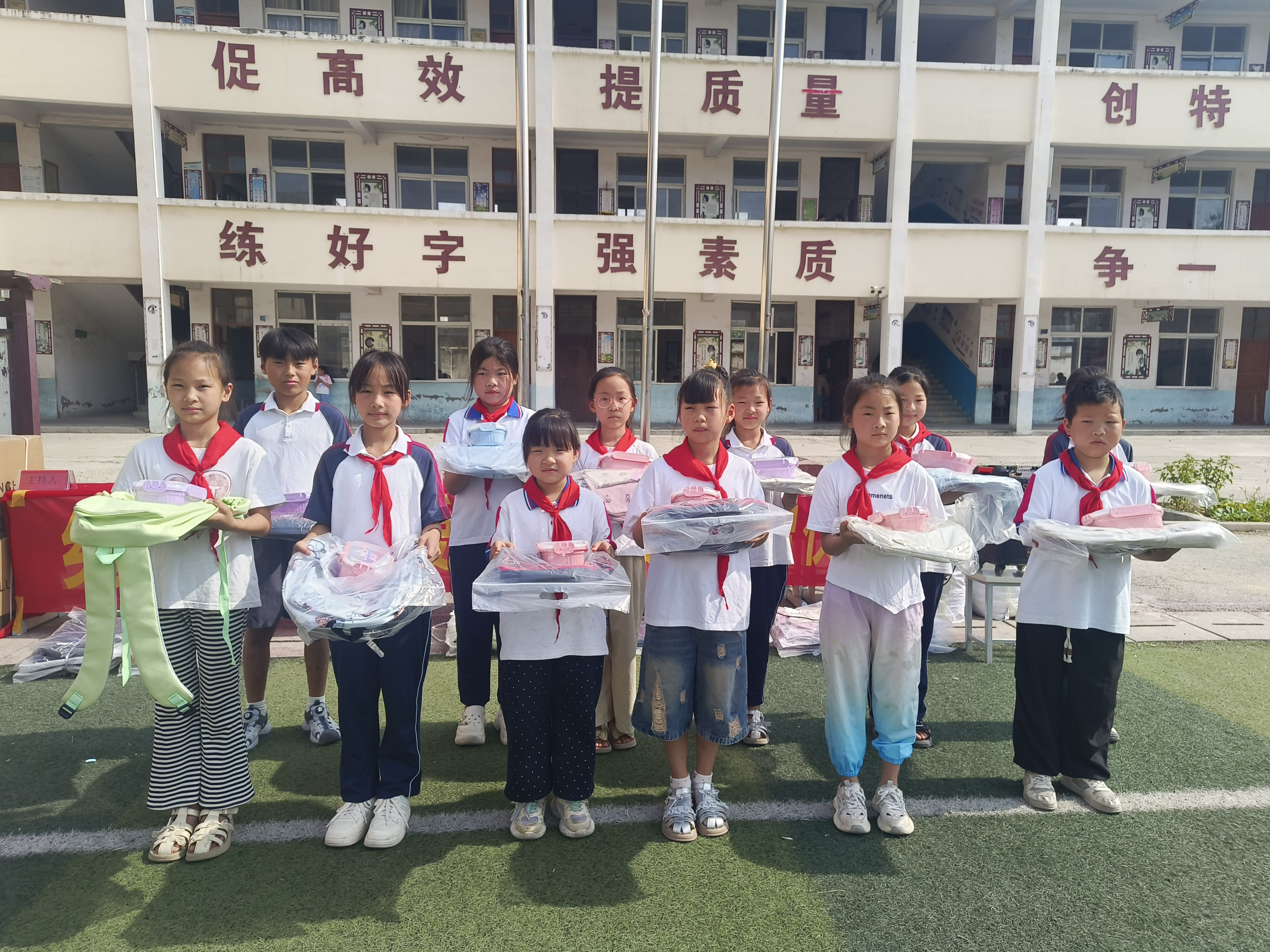 沈丘县：情系桑梓有大爱 温暖学子成长路