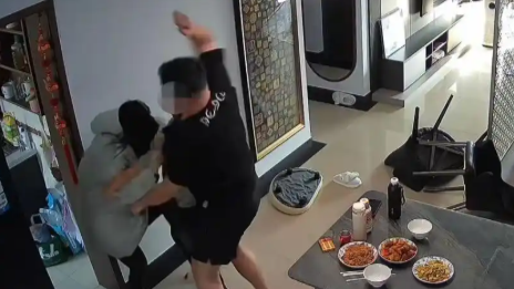 “产子55天遭丈夫施暴离婚案”择期宣判，男方同意离婚但否认家暴