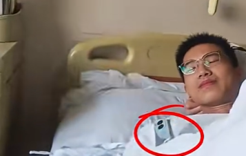 高中生住院，床位两边是大学老师，左英语，右数学，三人行必有我师