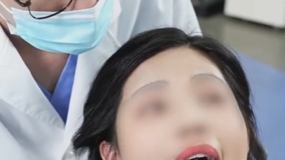 30岁女白领牙齿像被“啃”，喝可乐不刷牙烂了15颗，部分已成“可乐牙”