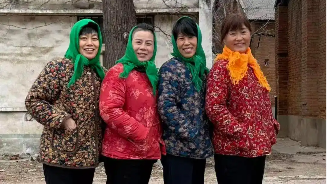 60岁正是闯的年纪！河南四位大妈景区跳舞爆火，粉丝超90万