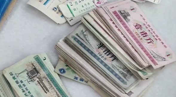 老两口离世前捐500万救助455个孩子，生前17元盒饭两人分着吃两顿