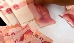 八旬老人意识不清撕碎20多万养老金，银行13个人拼接成功兑换26.66万