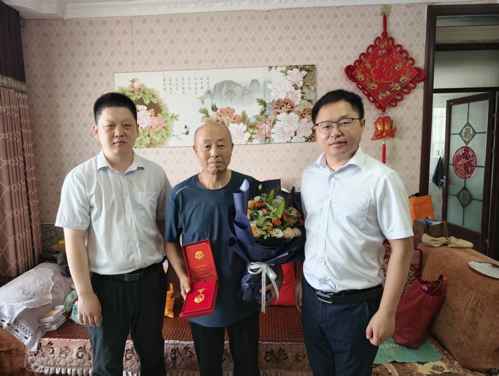 工行周口分行：组织慰问老党员 传承红色力量