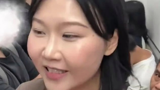 女子确诊肺癌晚期在地铁上介绍自己，收获了乘客们热烈掌声