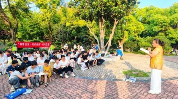 平顶山卫东区：“书香点亮鹰城”公益亲子晨读开始啦