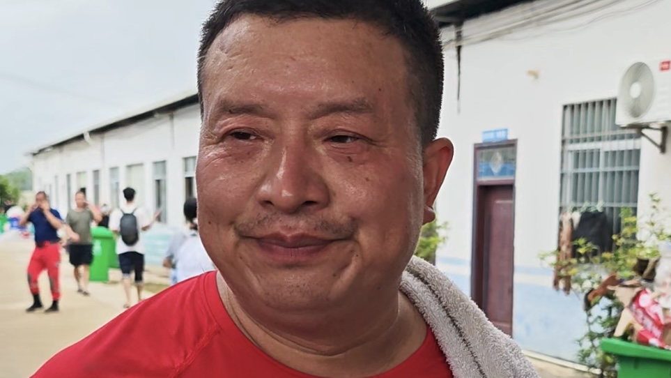 河南漂流哥两天为广西受灾村民做6000份烩面 