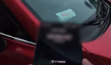 沈阳突降暴雨，小伙凌晨挨个打电话通知车主挪车